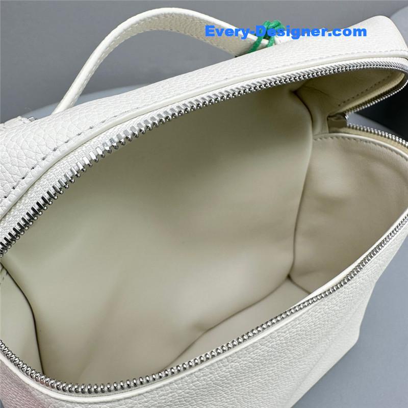 L0r0 P1ana extra pocket backpack