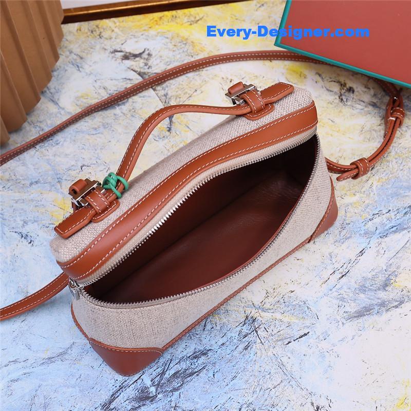 L0r0 P1ana extra pocket l19 pouch