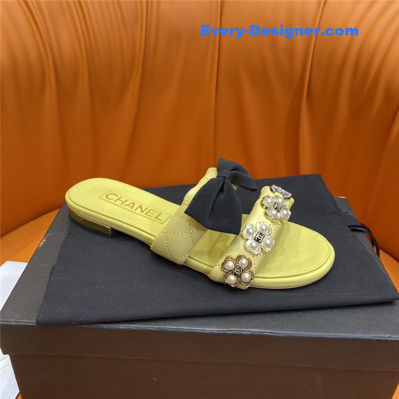 CC embroidered logo slippers