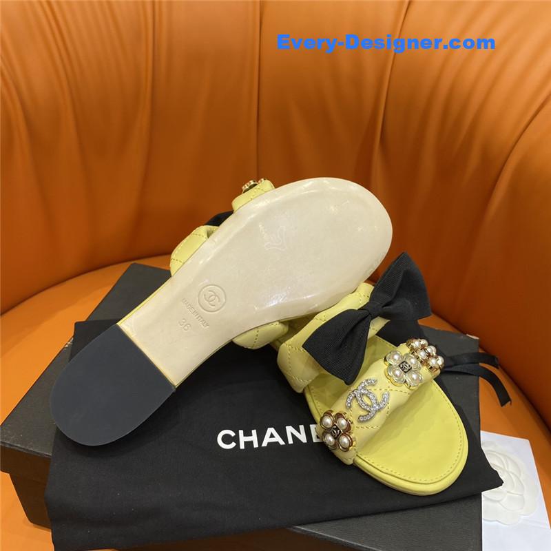 CC embroidered logo slippers