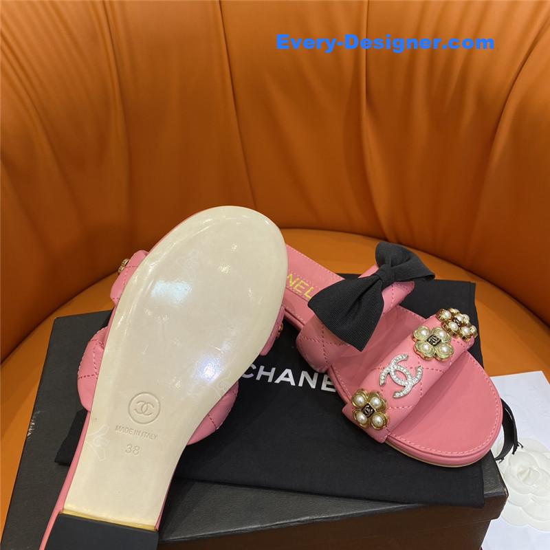 CC embroidered logo slippers