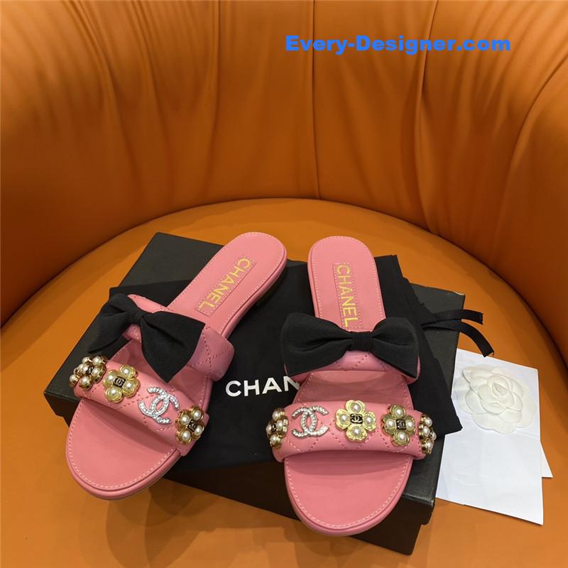CC embroidered logo slippers