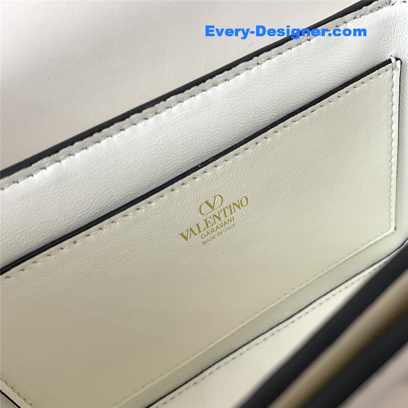 Va1e*ntin0 garavani rockstud23 small leather bag