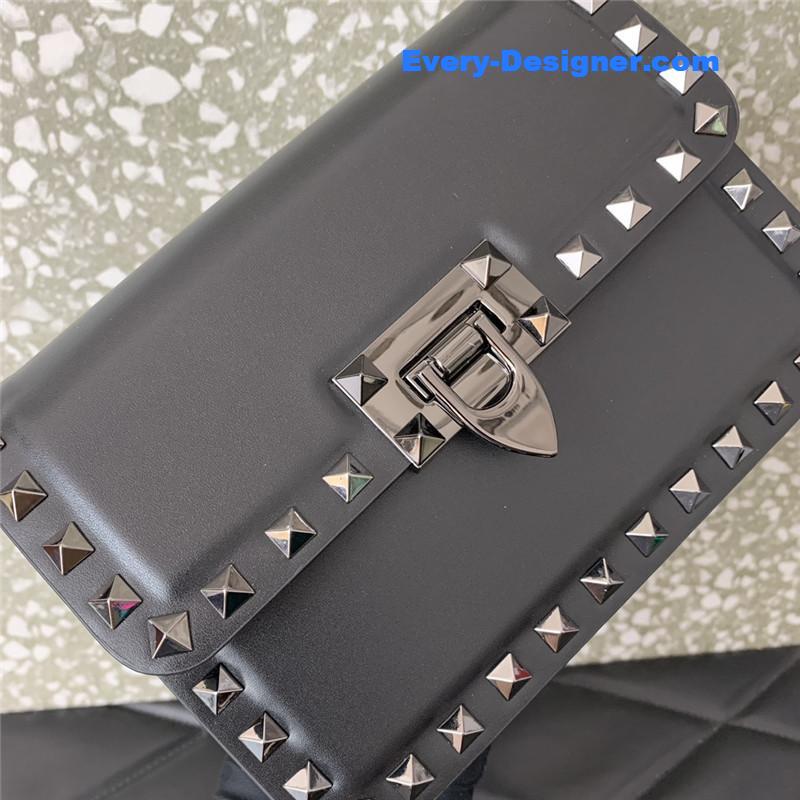Va1e*ntin0 garavani rockstud23 small leather bag