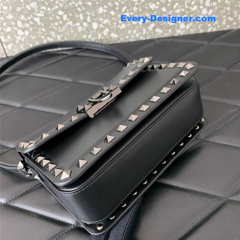 Va1e*ntin0 garavani rockstud23 small leather bag