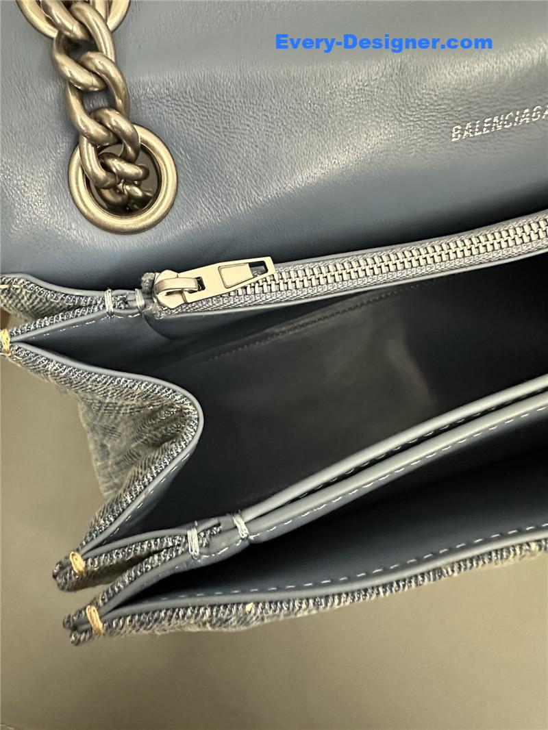 Ba1en*iaga crush medium chain bag