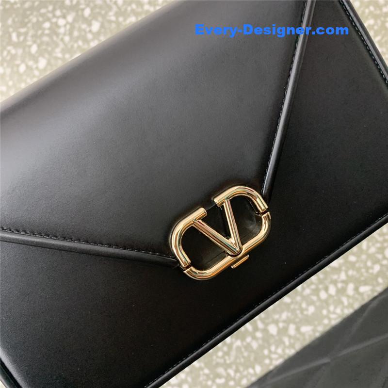 Va1e*ntin0 garavani letter leather shoulder bag