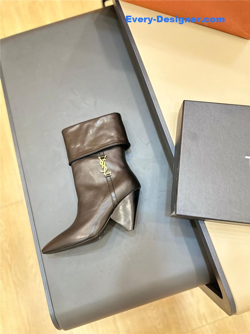 Y51 pointed toe suede ankle boots