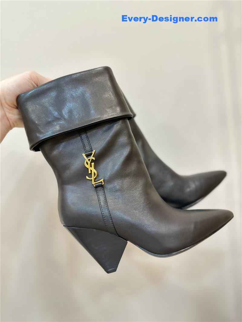 Y51 pointed toe suede ankle boots