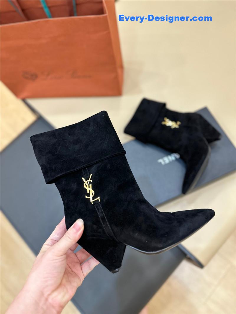 Y51 pointed toe suede ankle boots