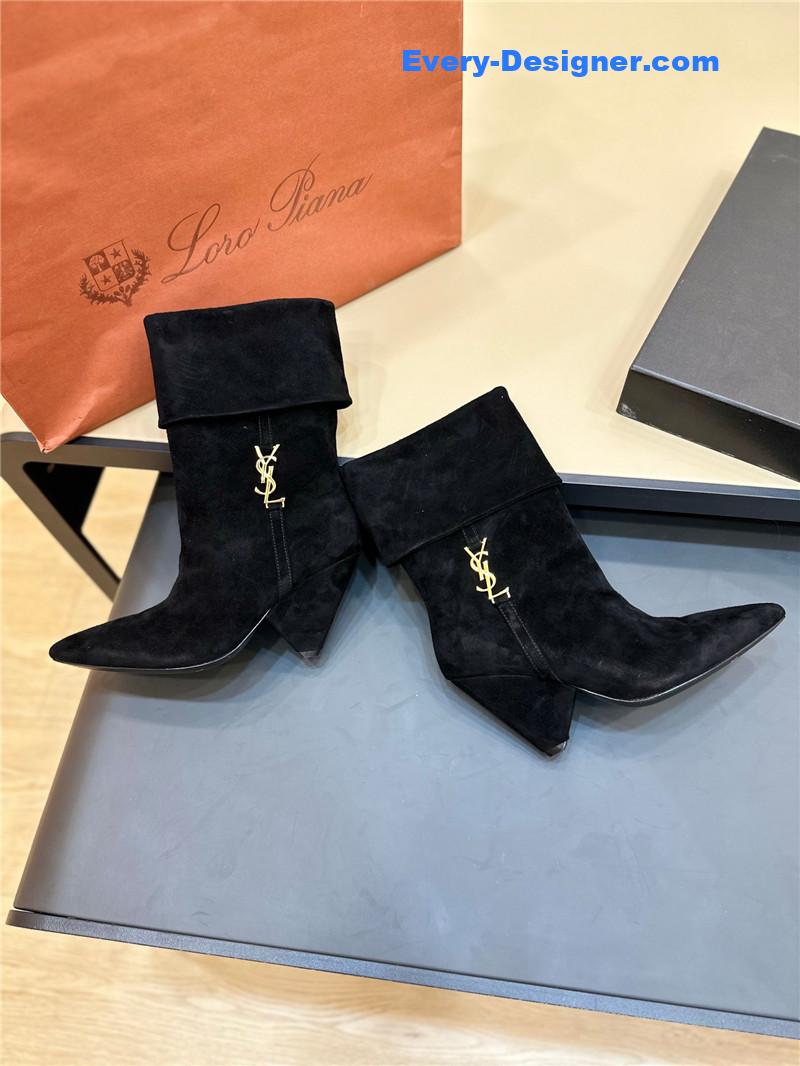 Y51 pointed toe suede ankle boots