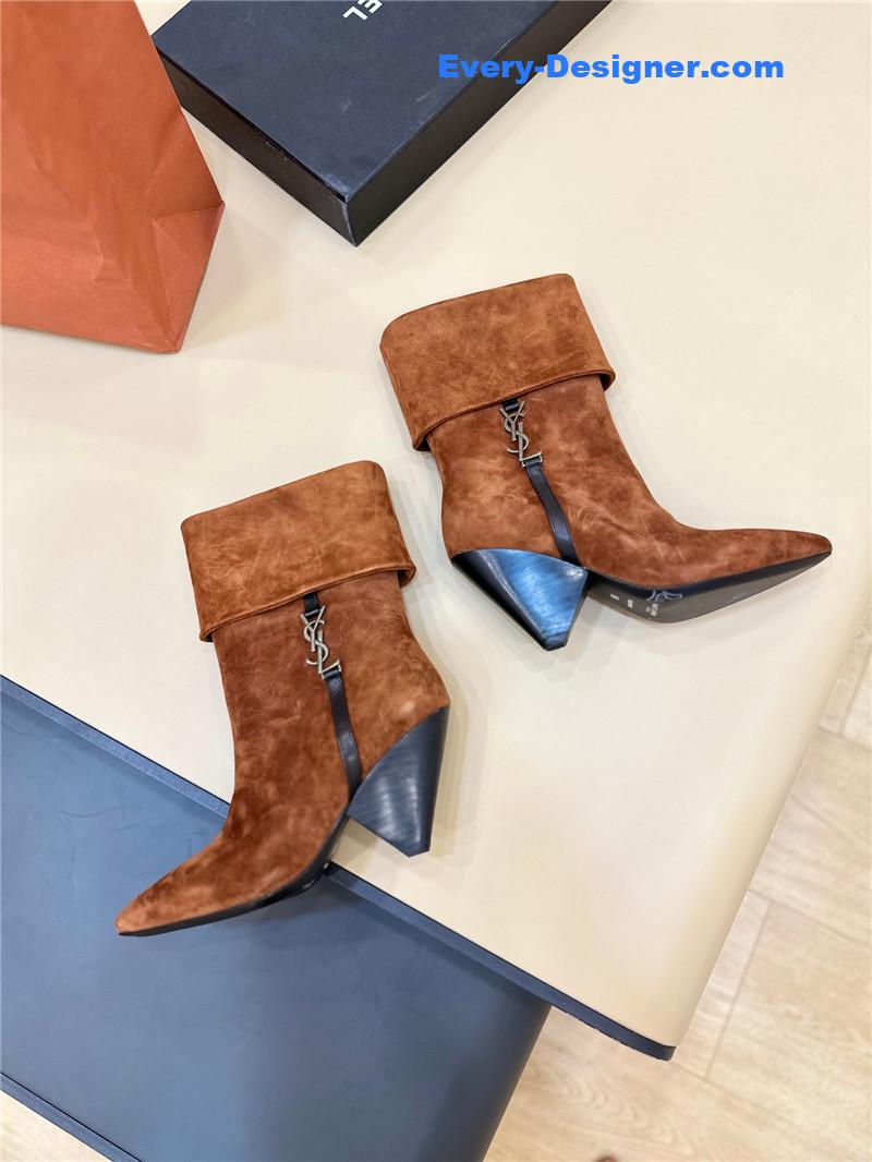 Y51 pointed toe suede ankle boots