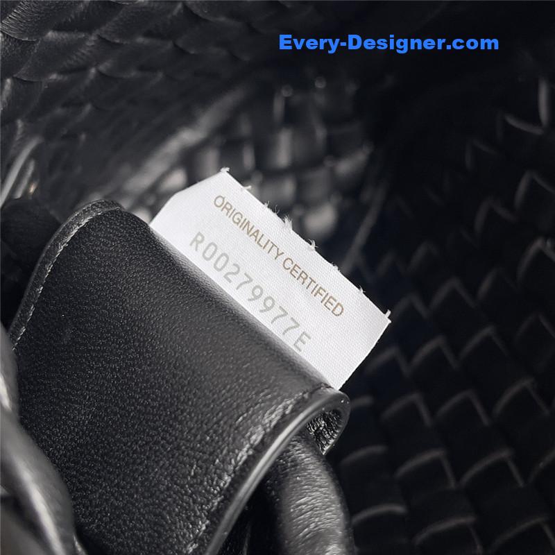 b0tt*ga Ven*ta mini cobble shoulder bag