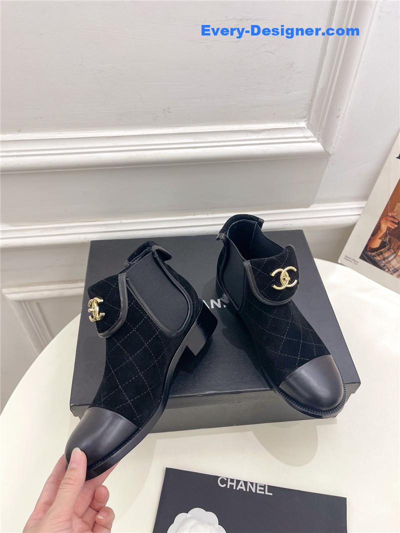 CC logo rhombus short boots