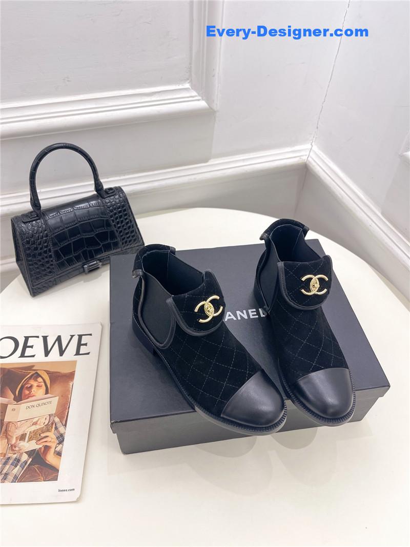 CC logo rhombus short boots