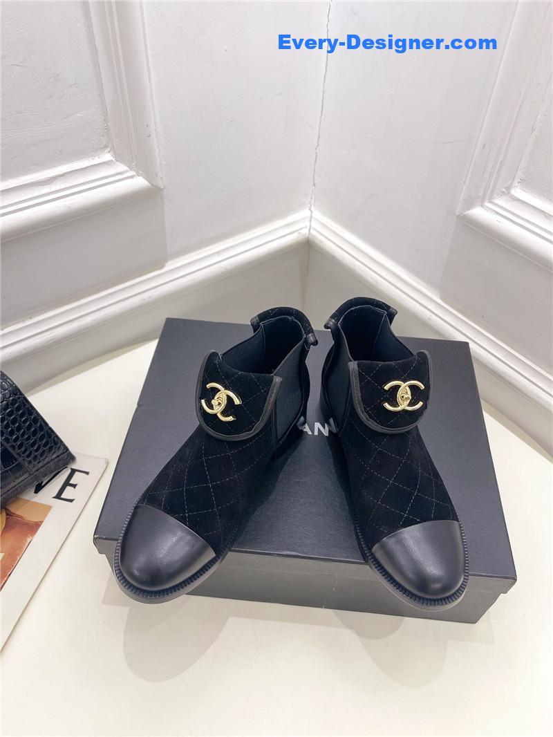 CC logo rhombus short boots