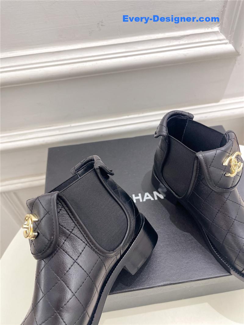 CC logo rhombus short boots