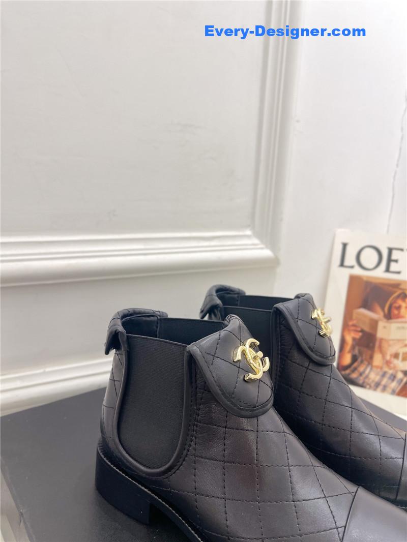 CC logo rhombus short boots