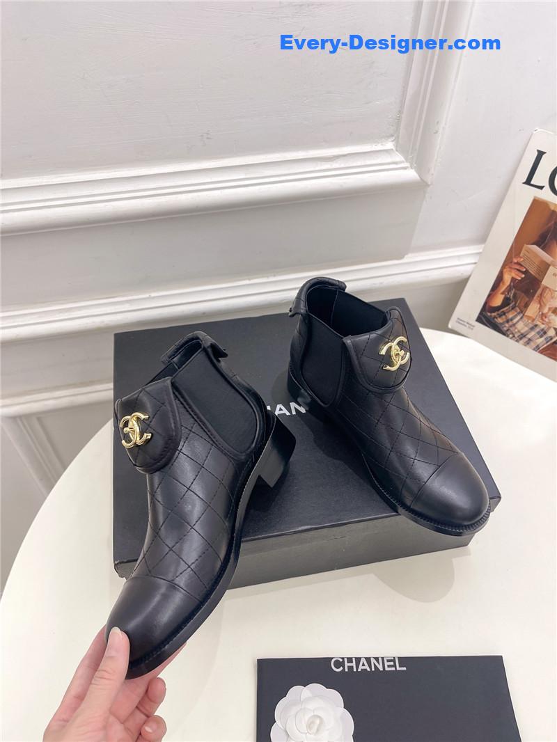 CC logo rhombus short boots