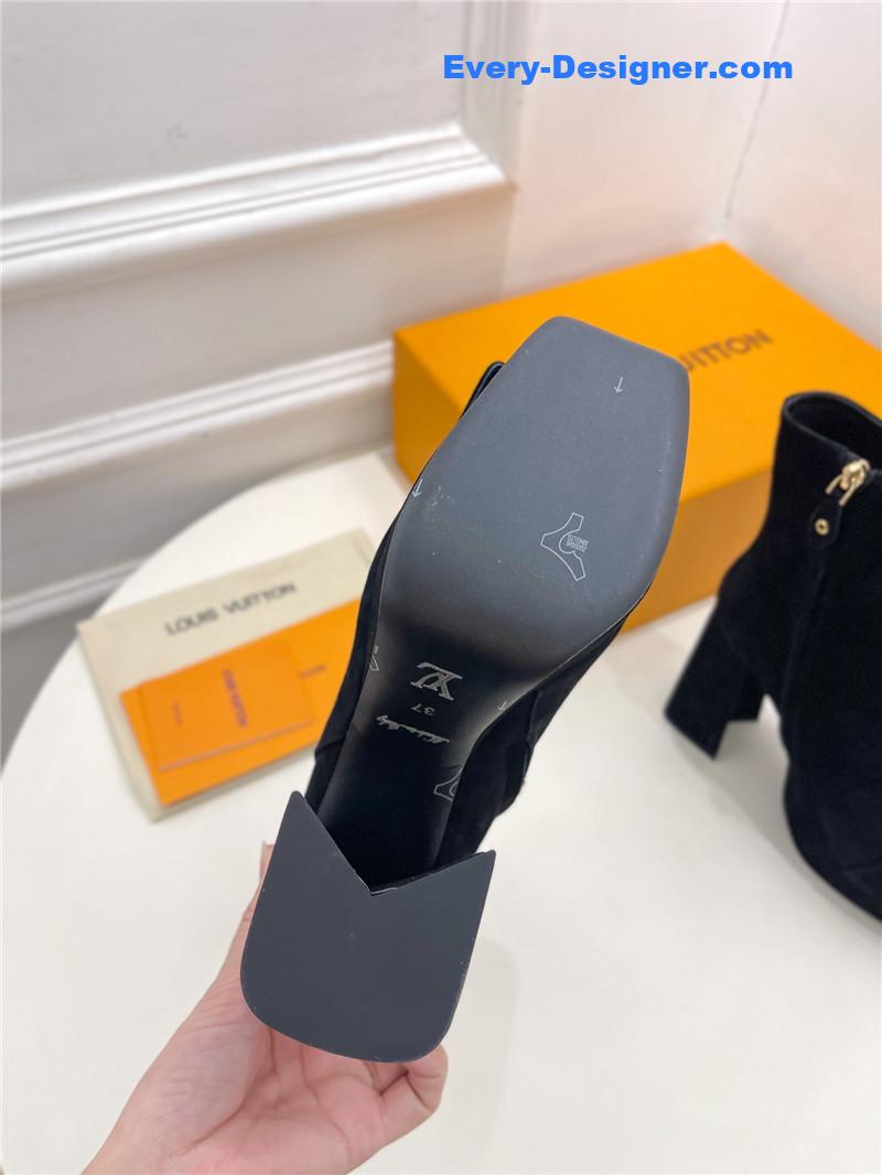 l0vis Vvtt0n lv v-shaped square heel platform boots