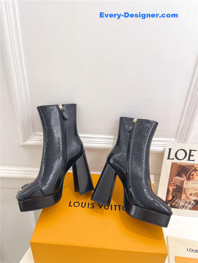 l0vis Vvtt0n lv v-shaped square heel platform boots