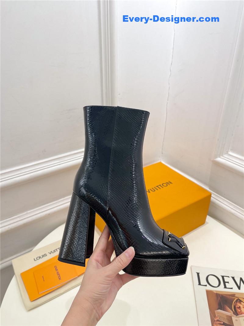 l0vis Vvtt0n lv v-shaped square heel platform boots