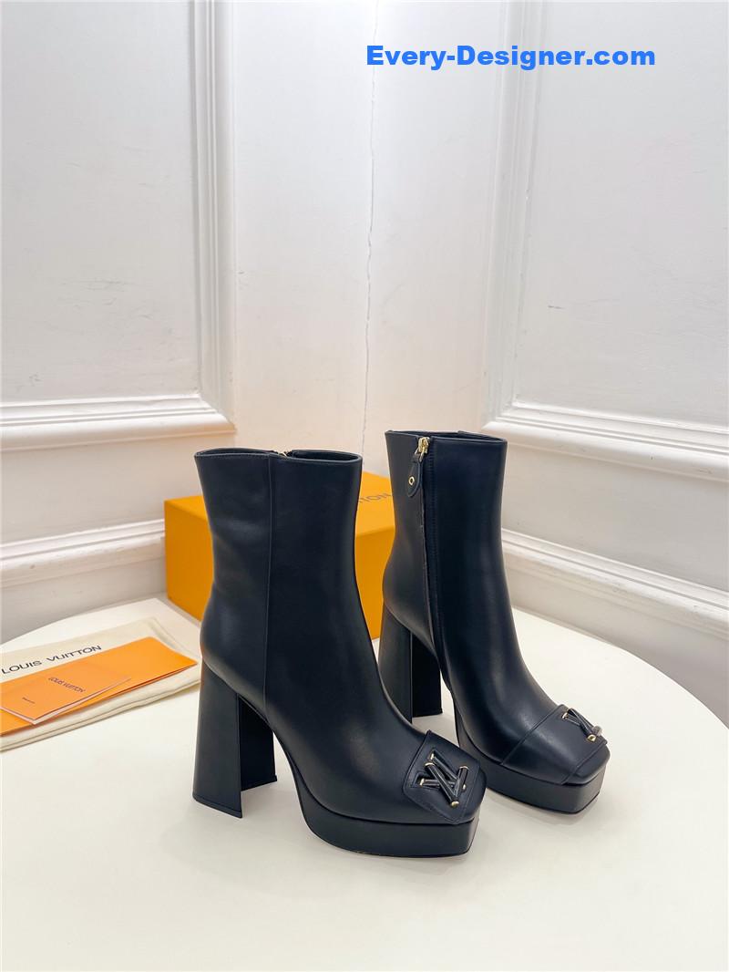 l0vis Vvtt0n lv v-shaped square heel platform boots
