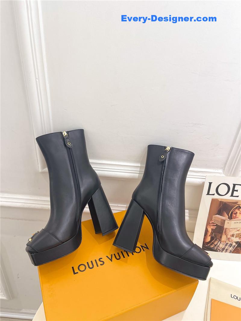 l0vis Vvtt0n lv v-shaped square heel platform boots