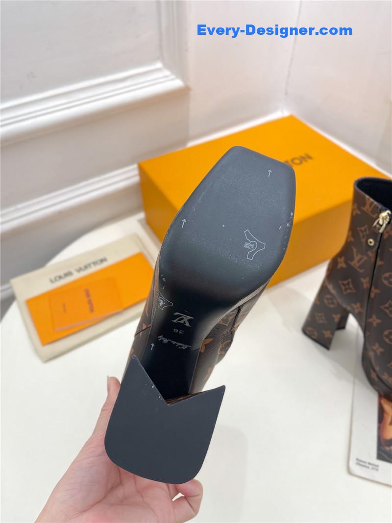 l0vis Vvtt0n lv v-shaped square heel platform boots