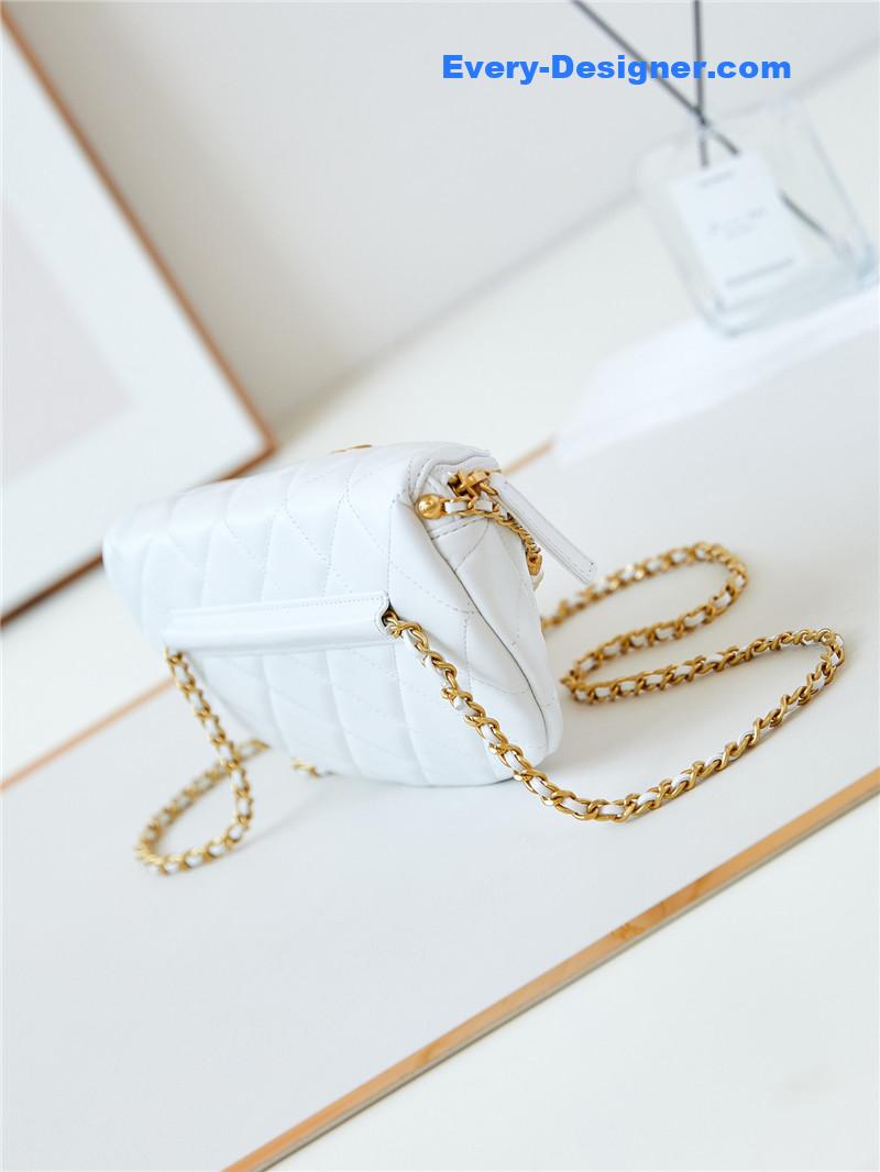 Ch**el pearl chain waist bag