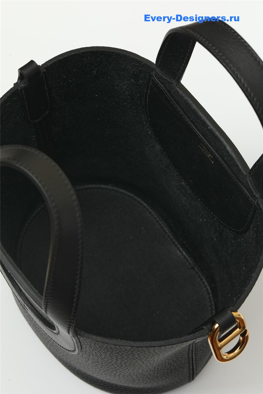 H**me5 in the loop 18 bag black