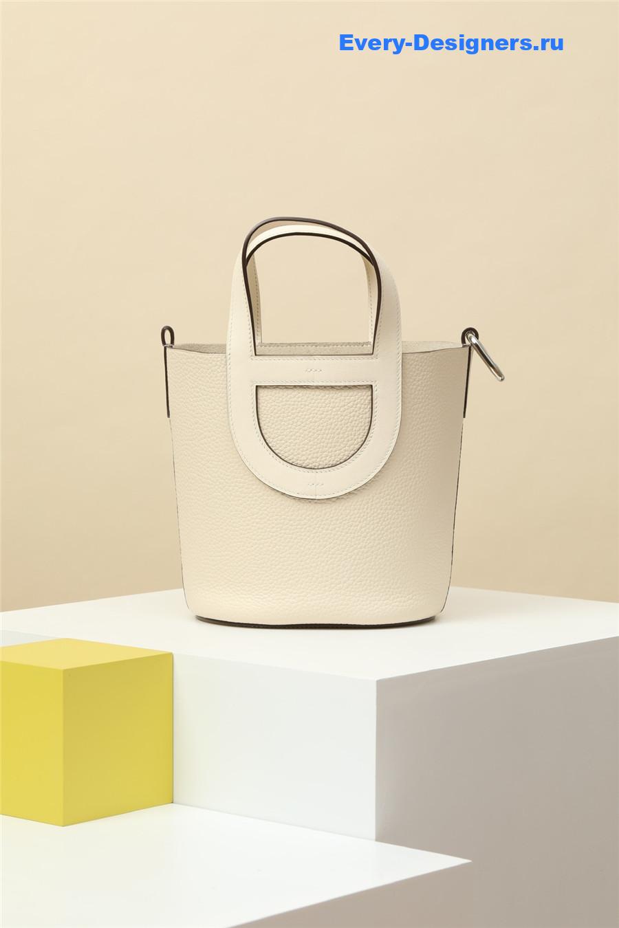 H**me5 in the loop 18 bag beige