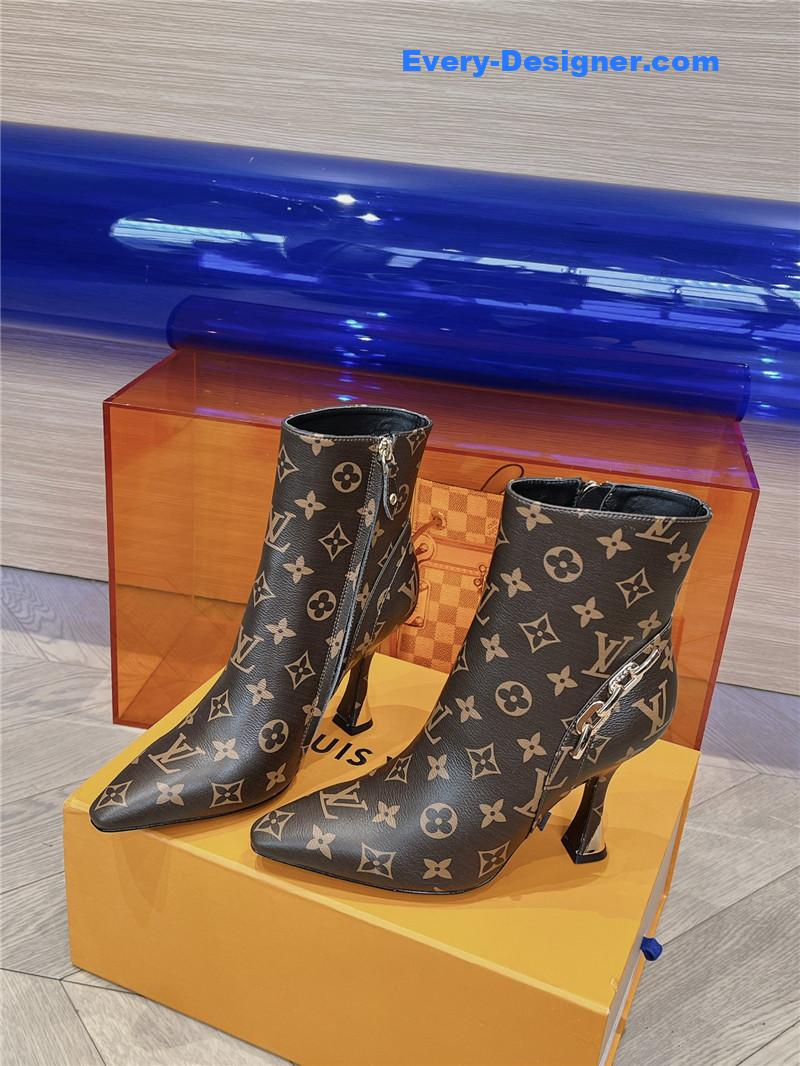 louis vuitton LV logo printed short boots