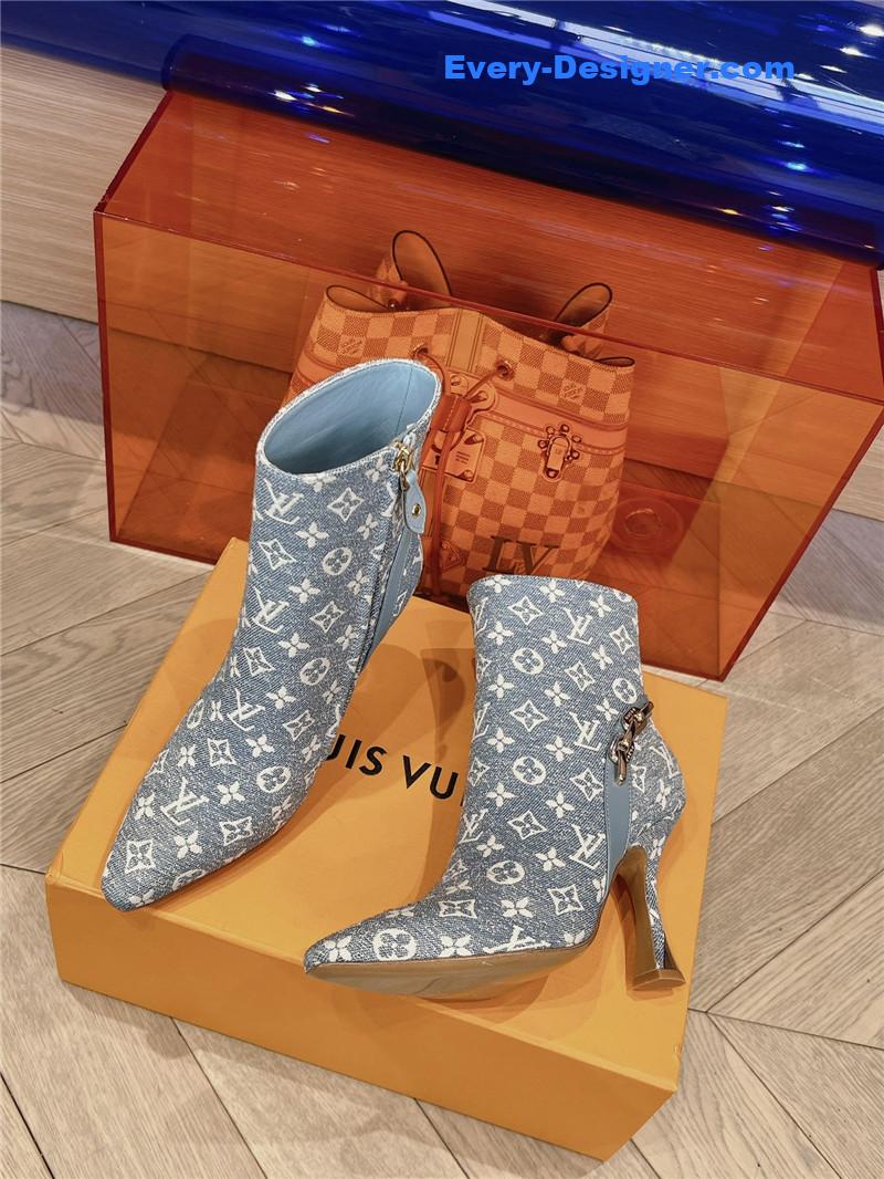 louis vuitton LV logo printed short boots