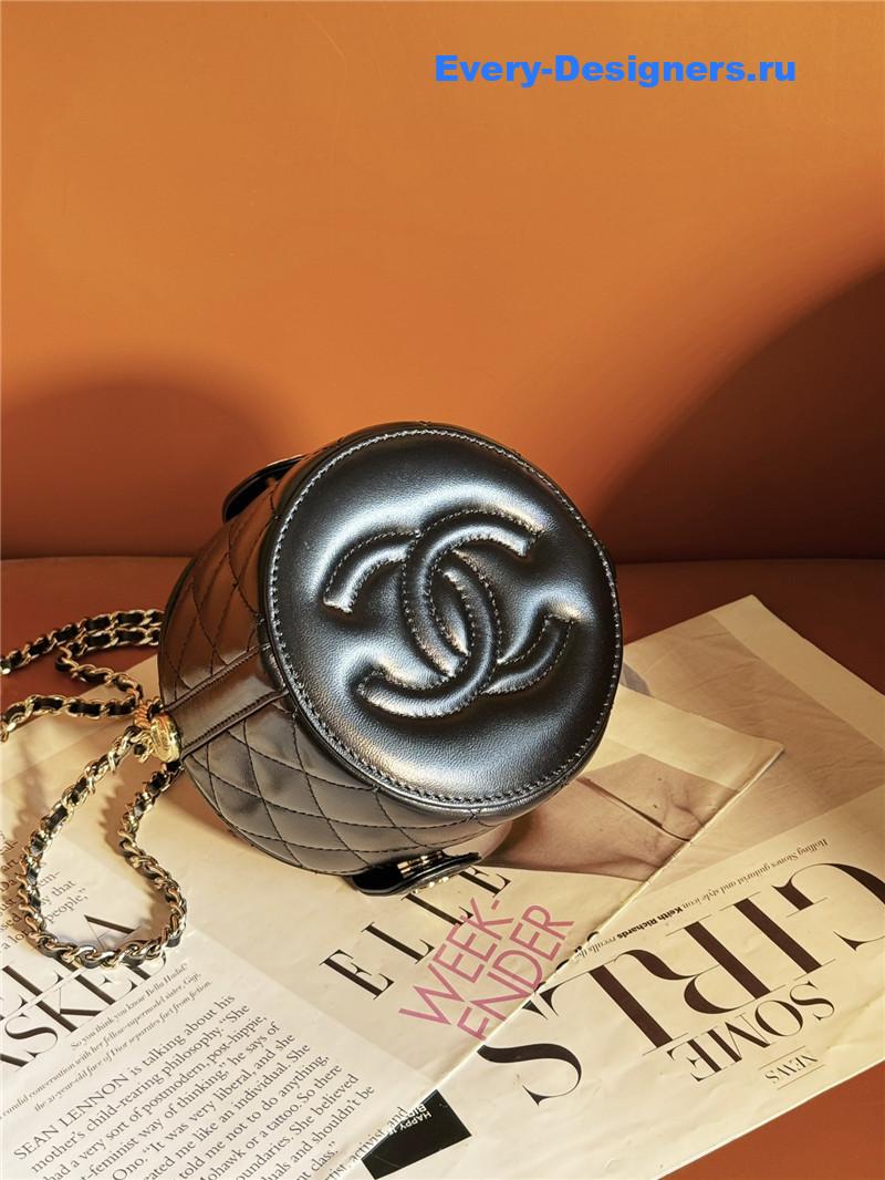 Ch**el handle cosmetic bag