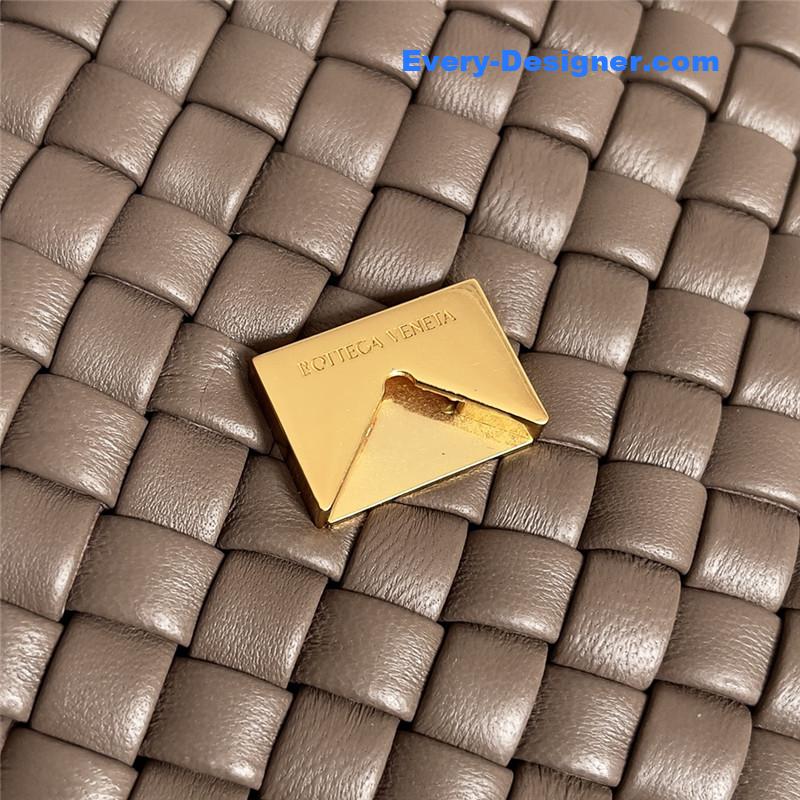 b0tt*ga Ven*ta mini cobble shoulder bag