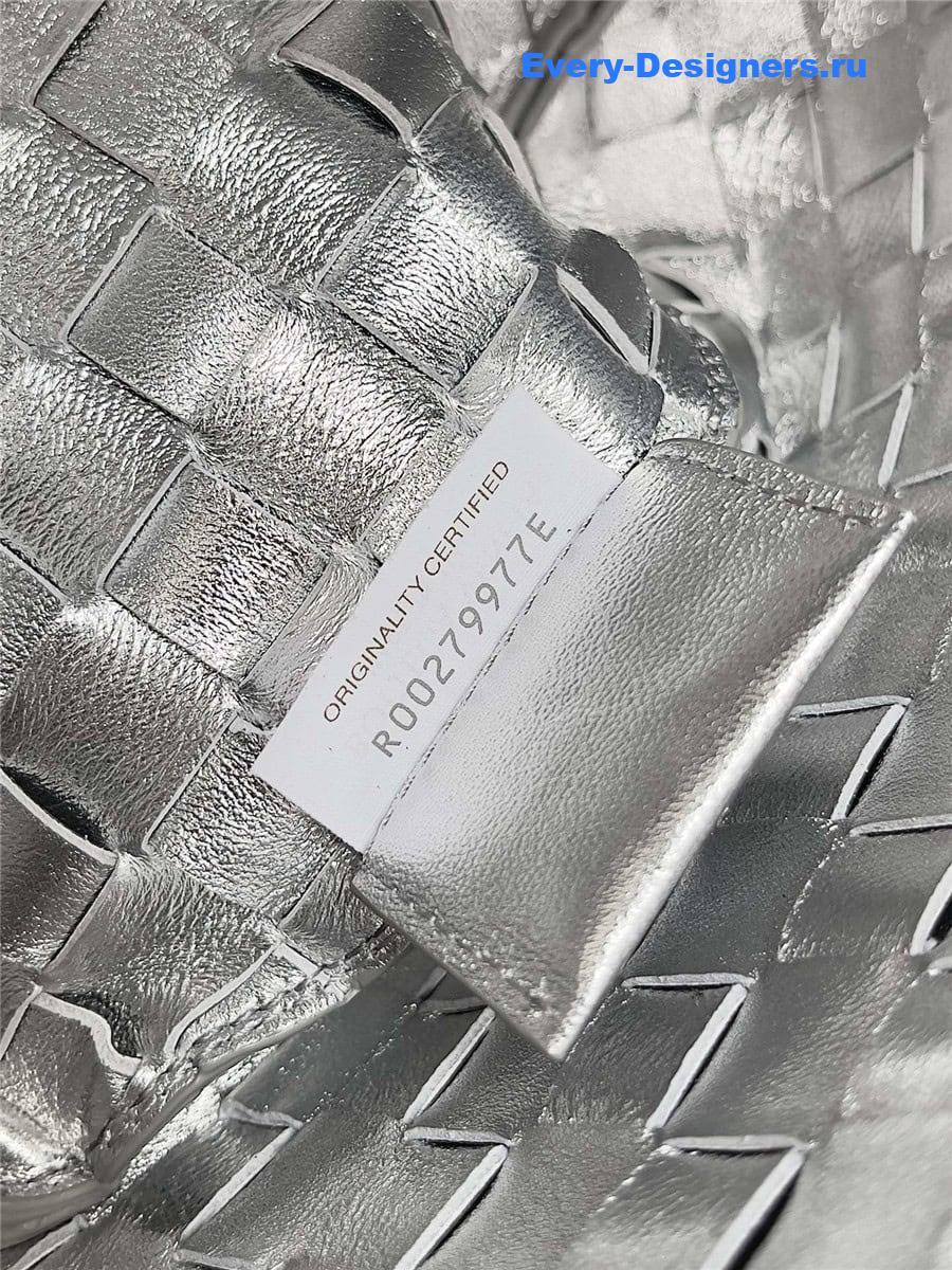 b0tt*ga Ven*ta silver medium sardine bag