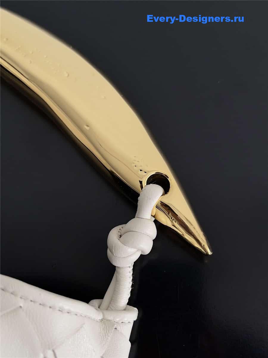 b0tt*ga Ven*ta sardine bag medium