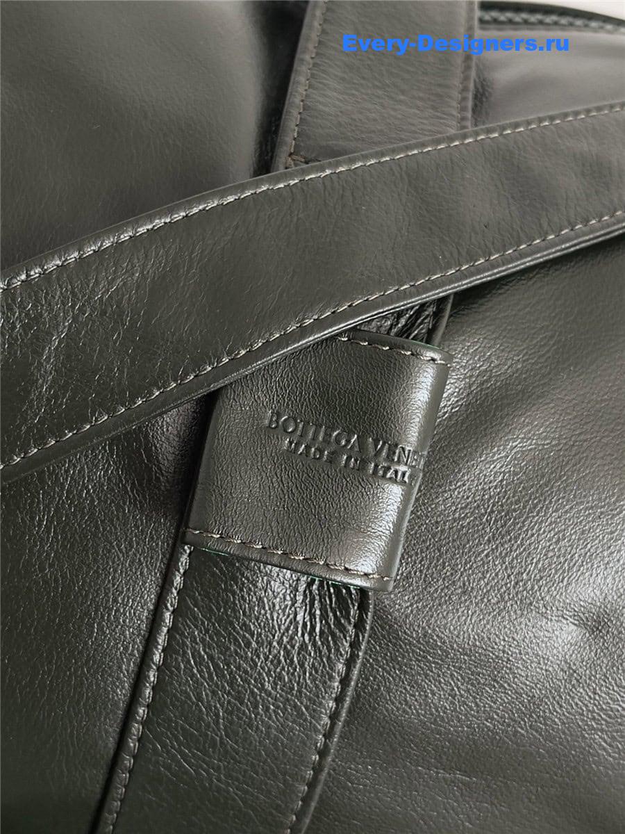 b0tt*ga Ven*ta leather travel bag