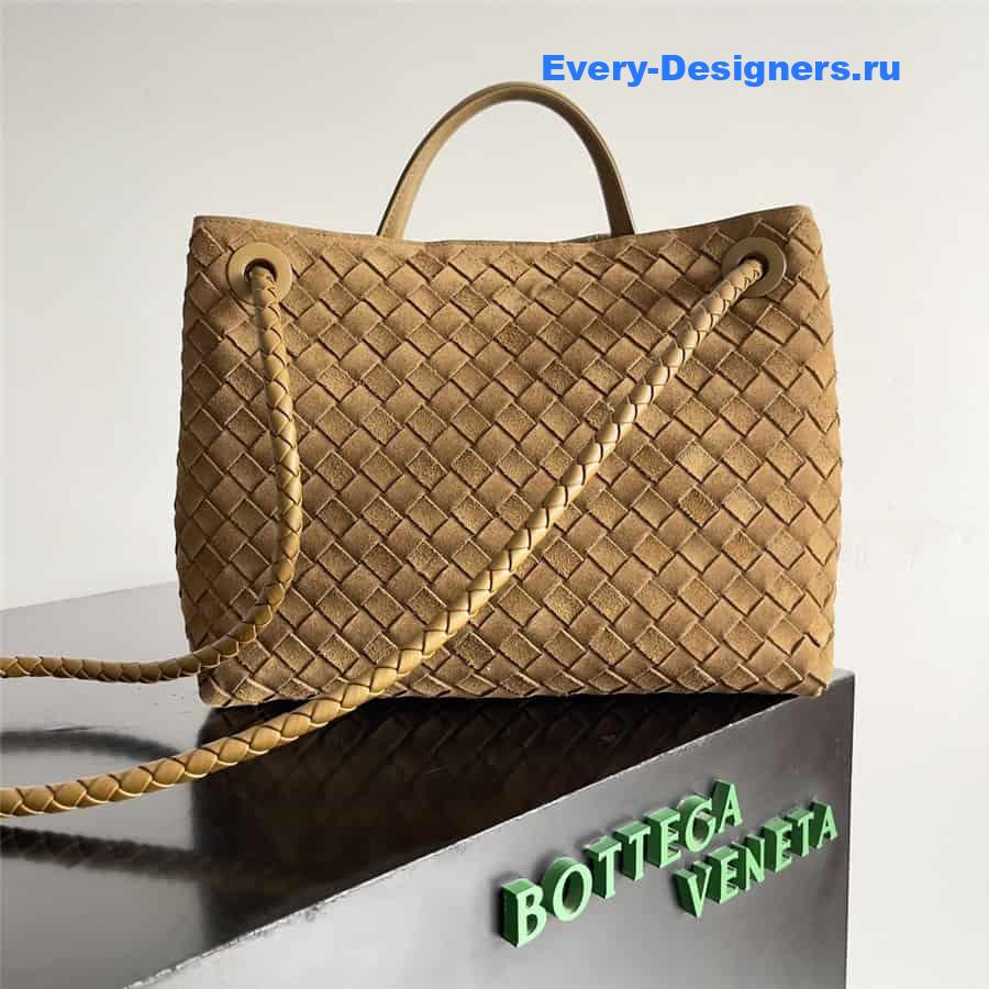 b0tt*ga Ven*ta andiamo medium suede bag