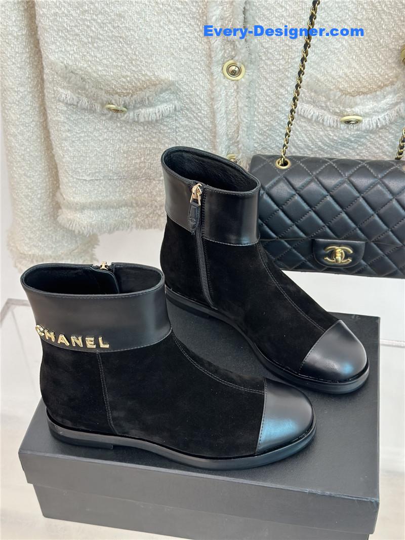 CC logo CC buckle thick heel short boots