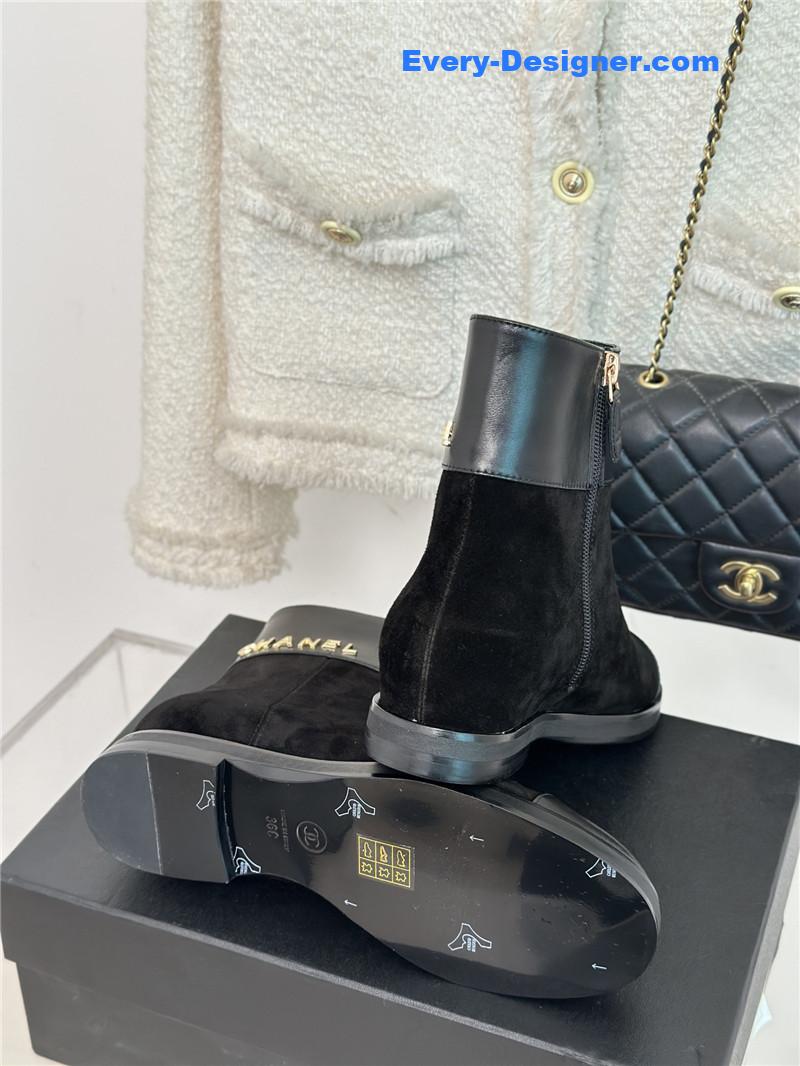 CC logo CC buckle thick heel short boots