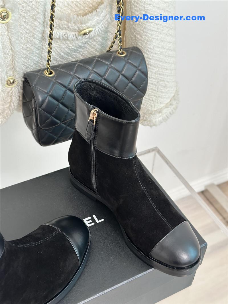 CC logo CC buckle thick heel short boots