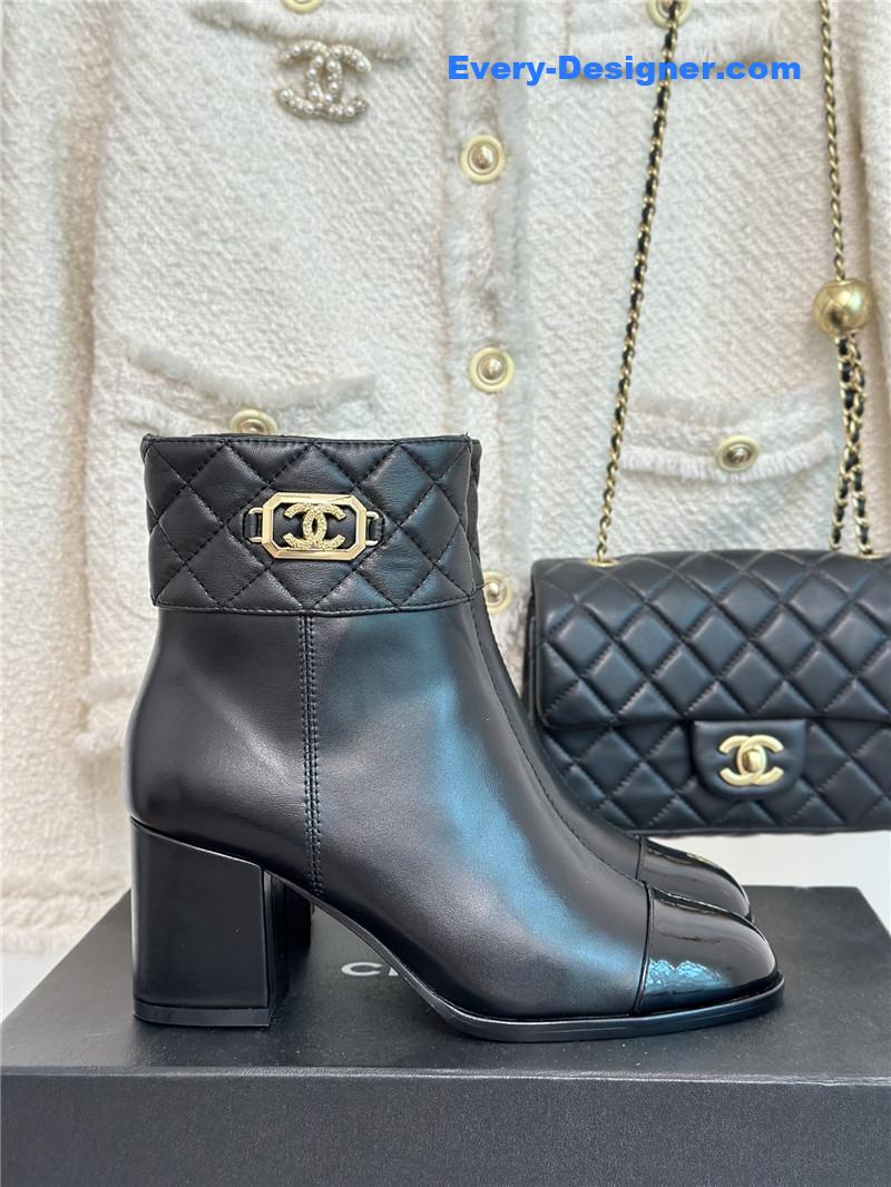 CC logo CC buckle thick heel short boots