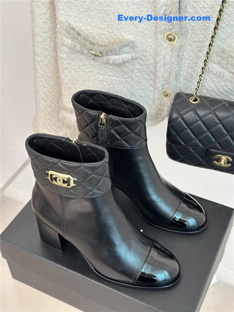 CC logo CC buckle thick heel short boots