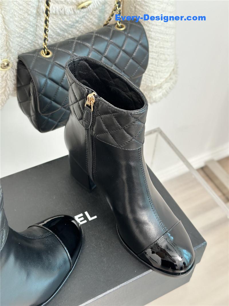 CC logo CC buckle thick heel short boots