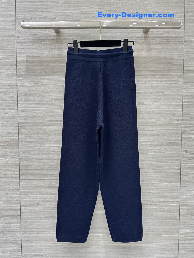 D10r check bee embroidered knitted suit