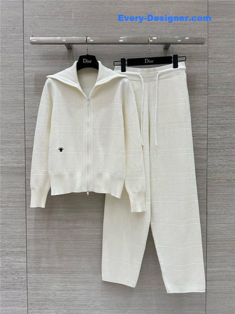 D10r check bee embroidered knitted suit