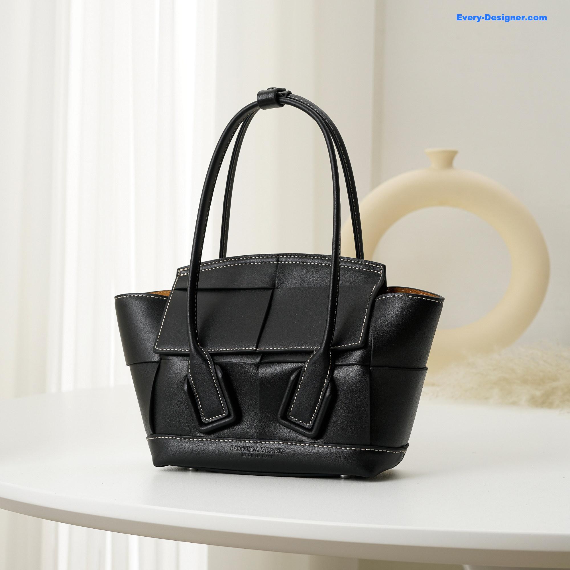 b0tt*ga Ven*ta arco mini leather tote