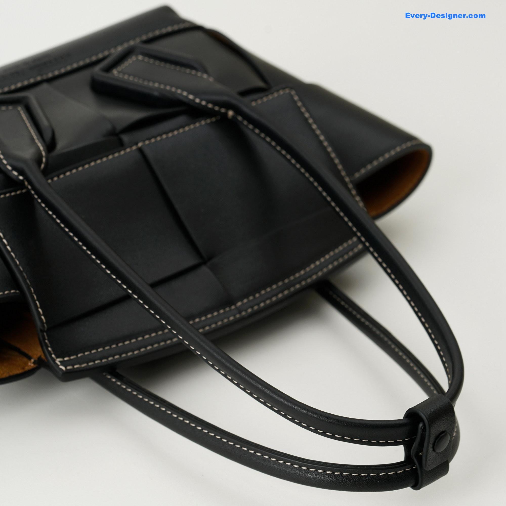 b0tt*ga Ven*ta arco mini leather tote